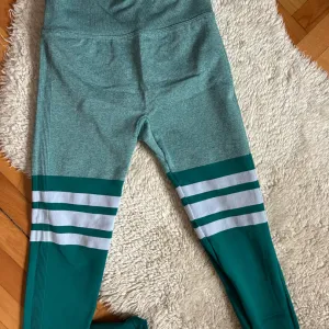 helanke sa tri bele crte