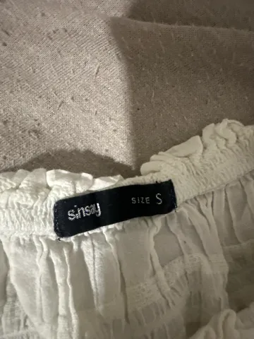 Bela letnja majica