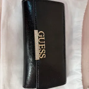 Guess - pismo torbica 🖤