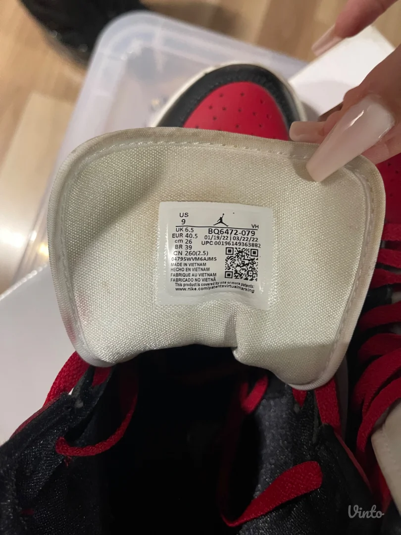 Nike Air Jordan 1 Mid patike