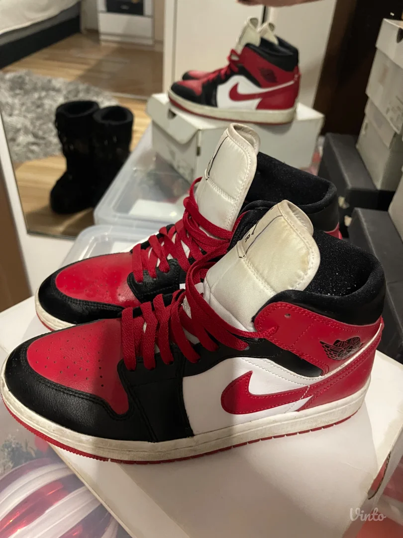Nike Air Jordan 1 Mid patike