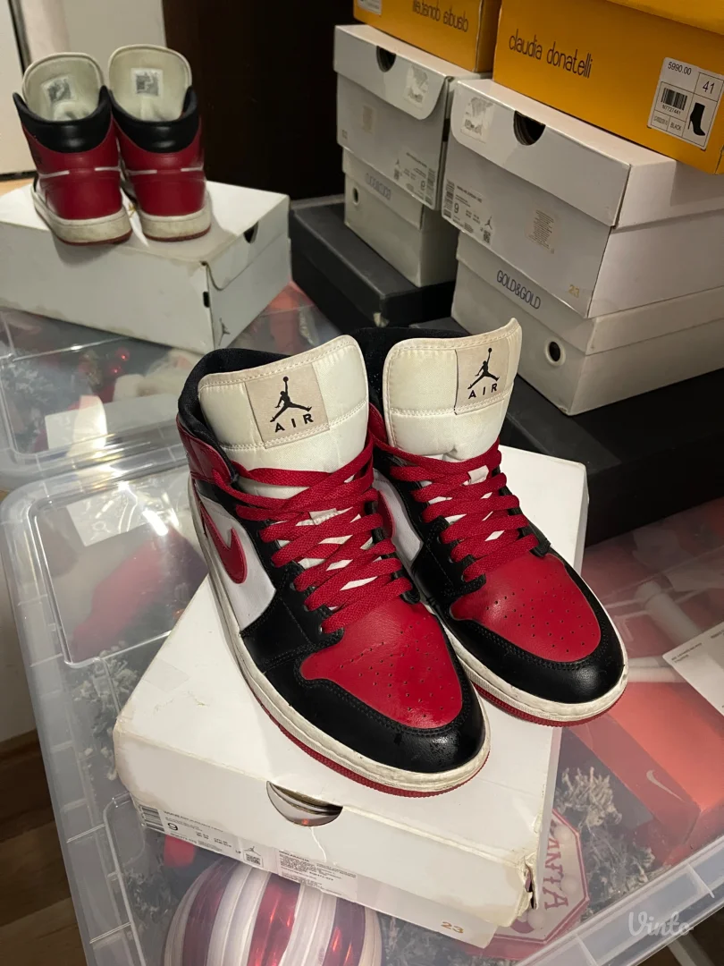 Nike Air Jordan 1 Mid patike