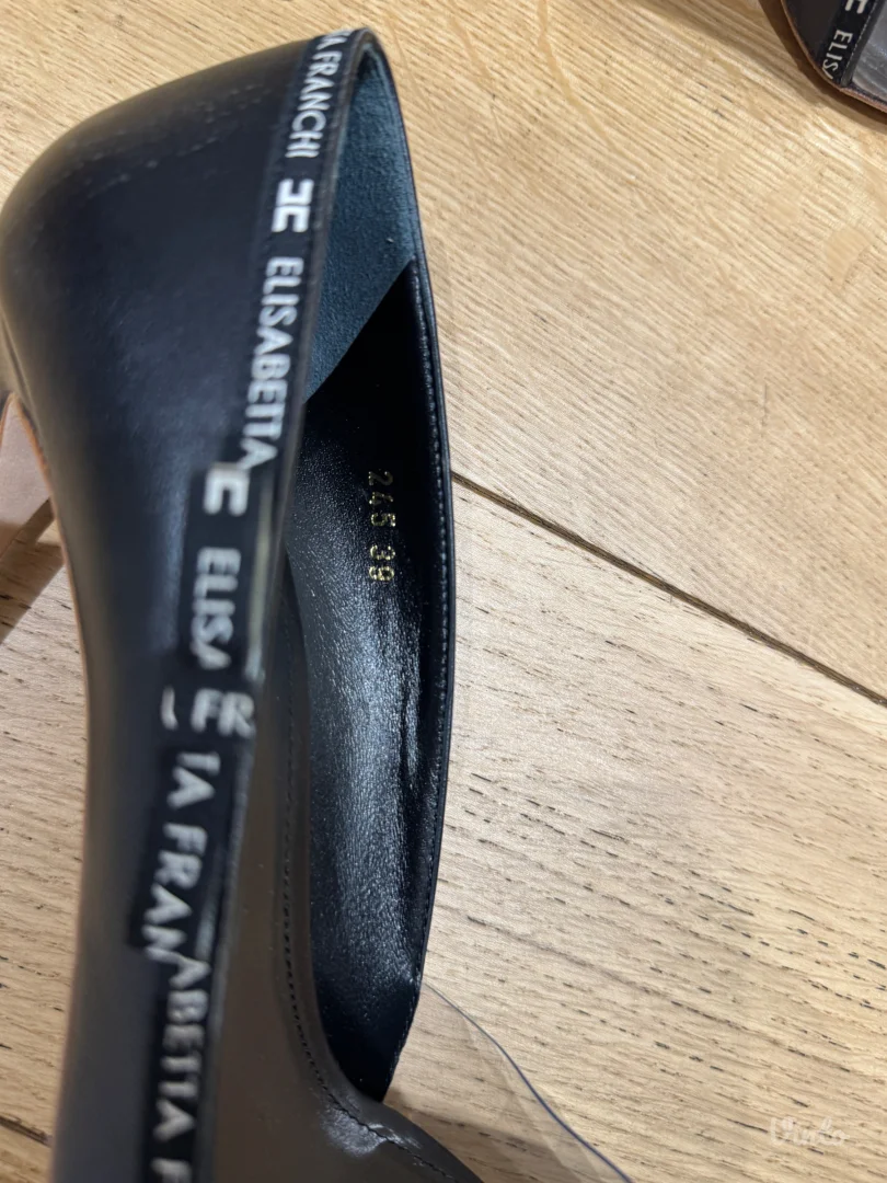 Elizabetta Franchi stikle