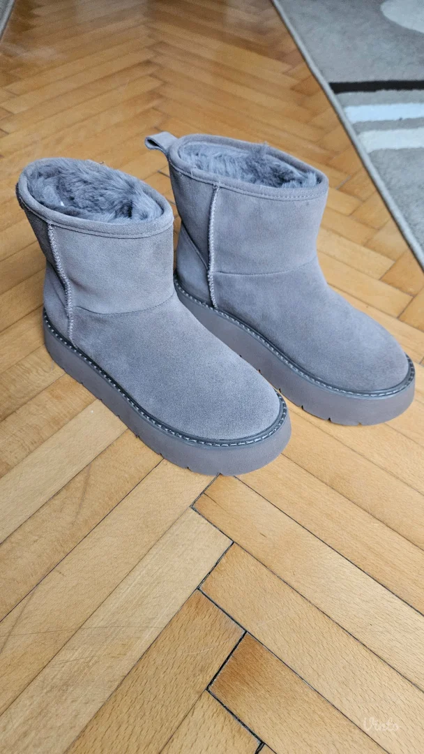 Stradivarius čizmice