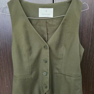 Stradivarius prsluk