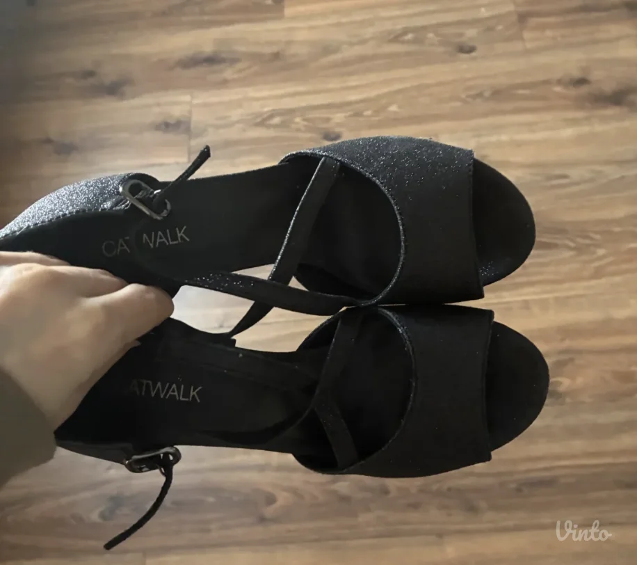 Crne stikle sa sljokicama