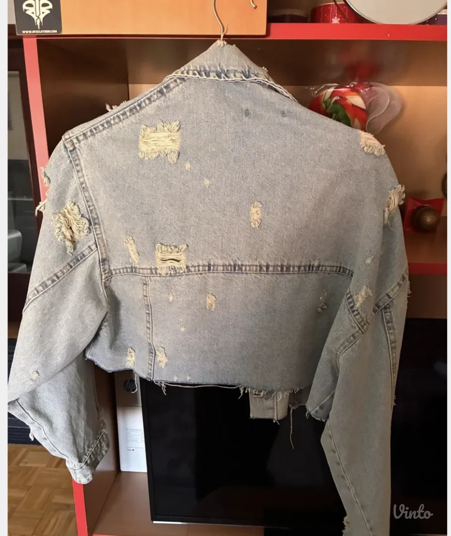 Krop svetla teksas jakna