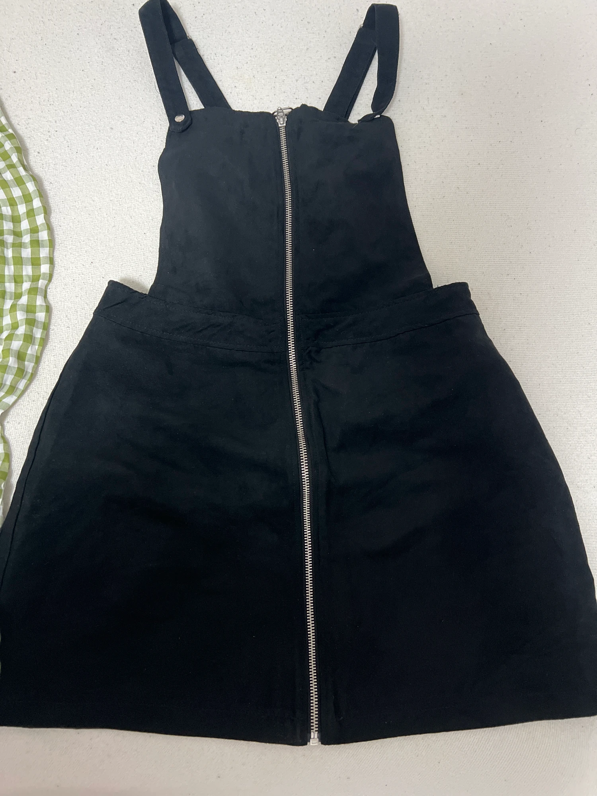 Haljina PRETTYLITTLETHING i DIVIDED