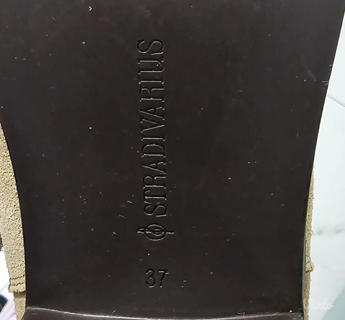 Stradivarius kožne kaubojke