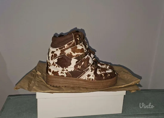 Bershka cow patike sa skrivenom petom