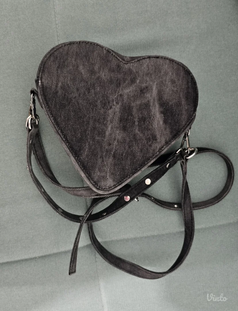 Bershka denim srce torbica