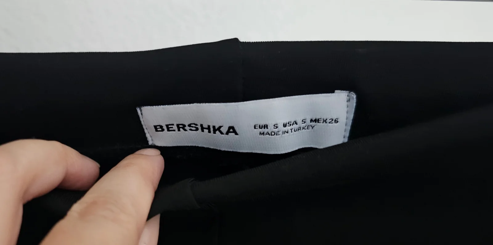 Bershka flare pantalone sa prorezima