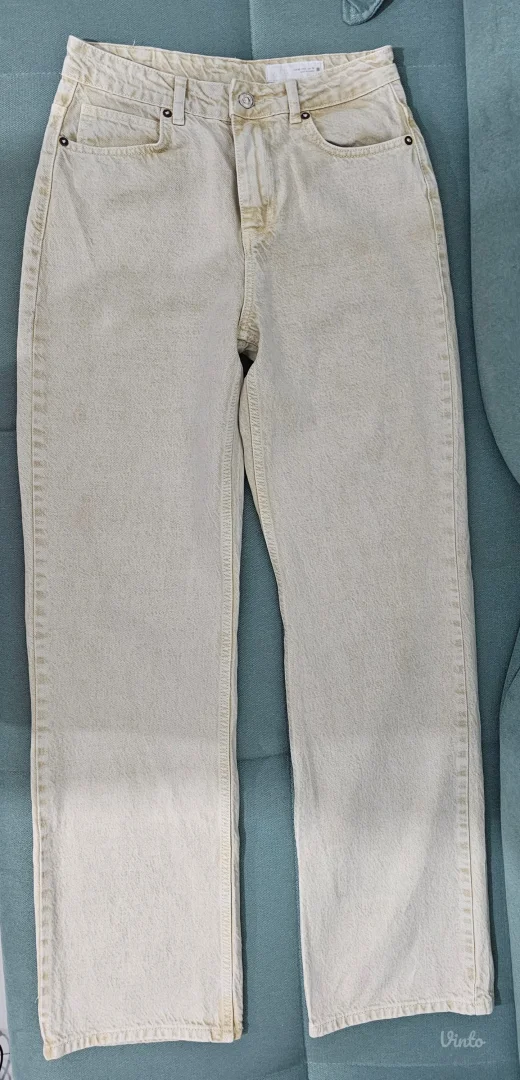 Zara bež farmerke ravnih nogavica