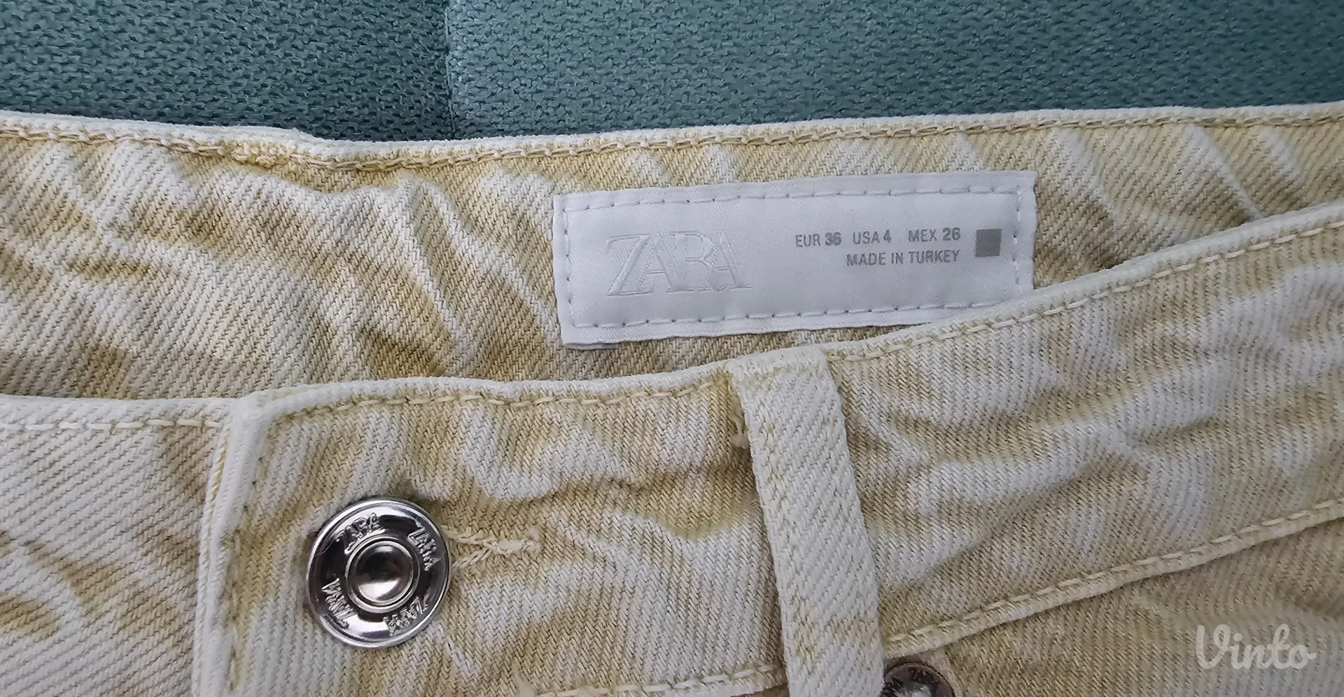 Zara bež farmerke ravnih nogavica