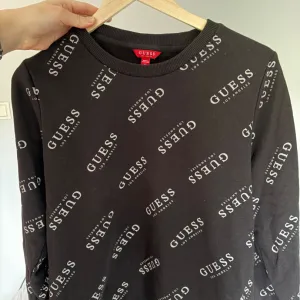 Guess dukserica