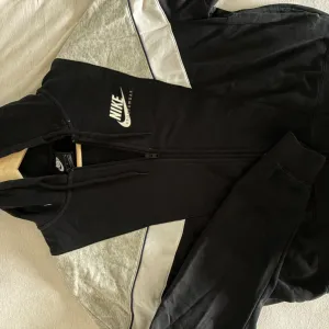 Nike dukserica na raskopčavanje