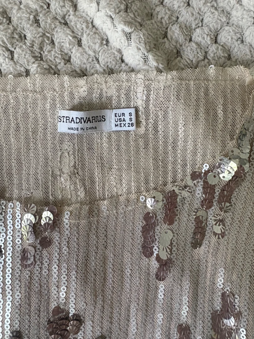 stradivarius sljokicavi top