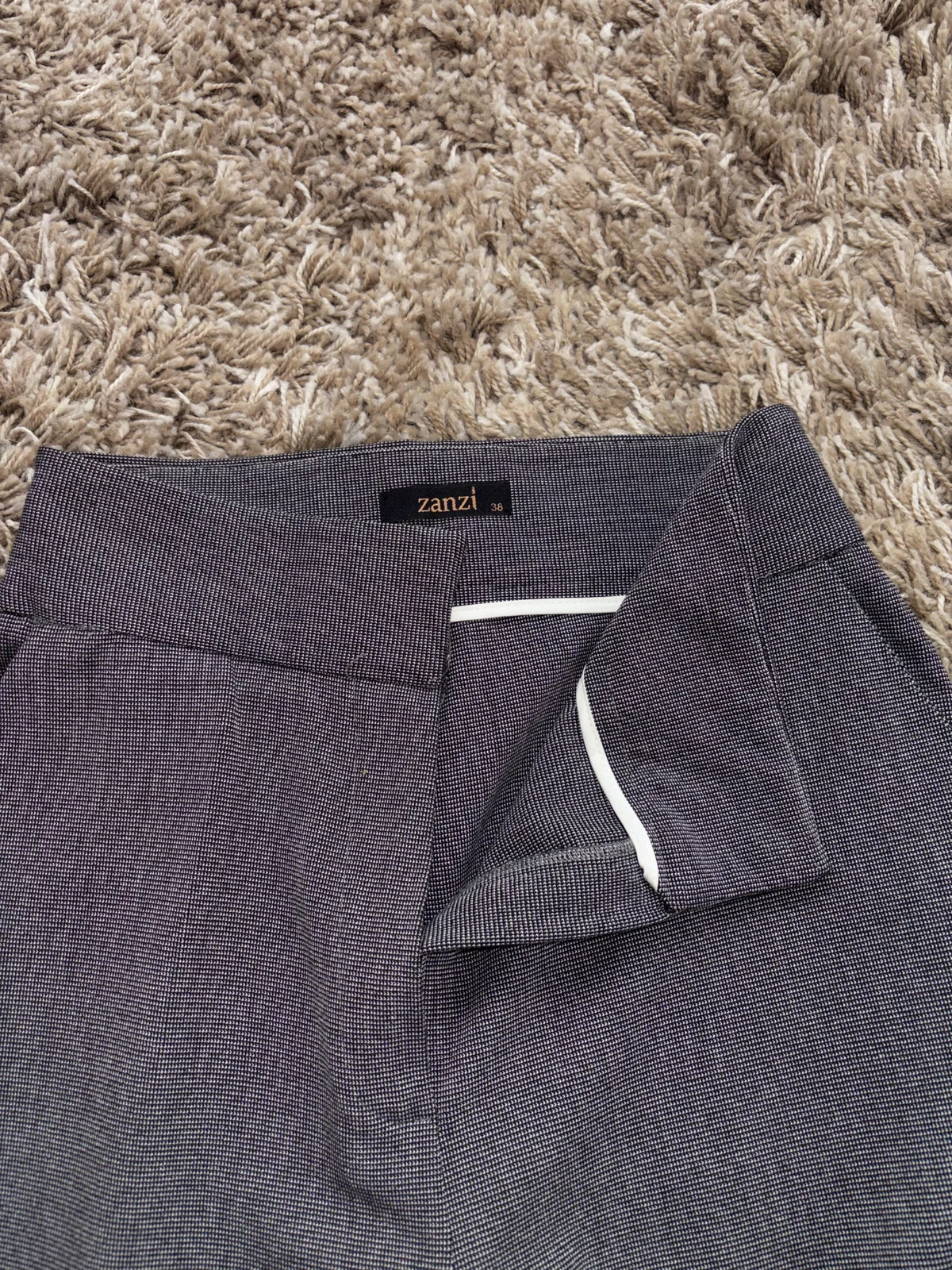 Sive pantalone dubokog struka