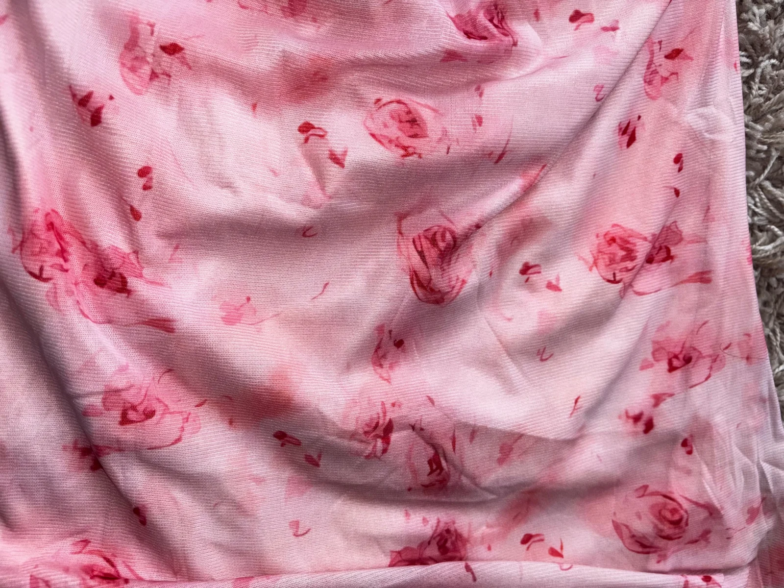 Prelepa cvetna haljina roze boje
