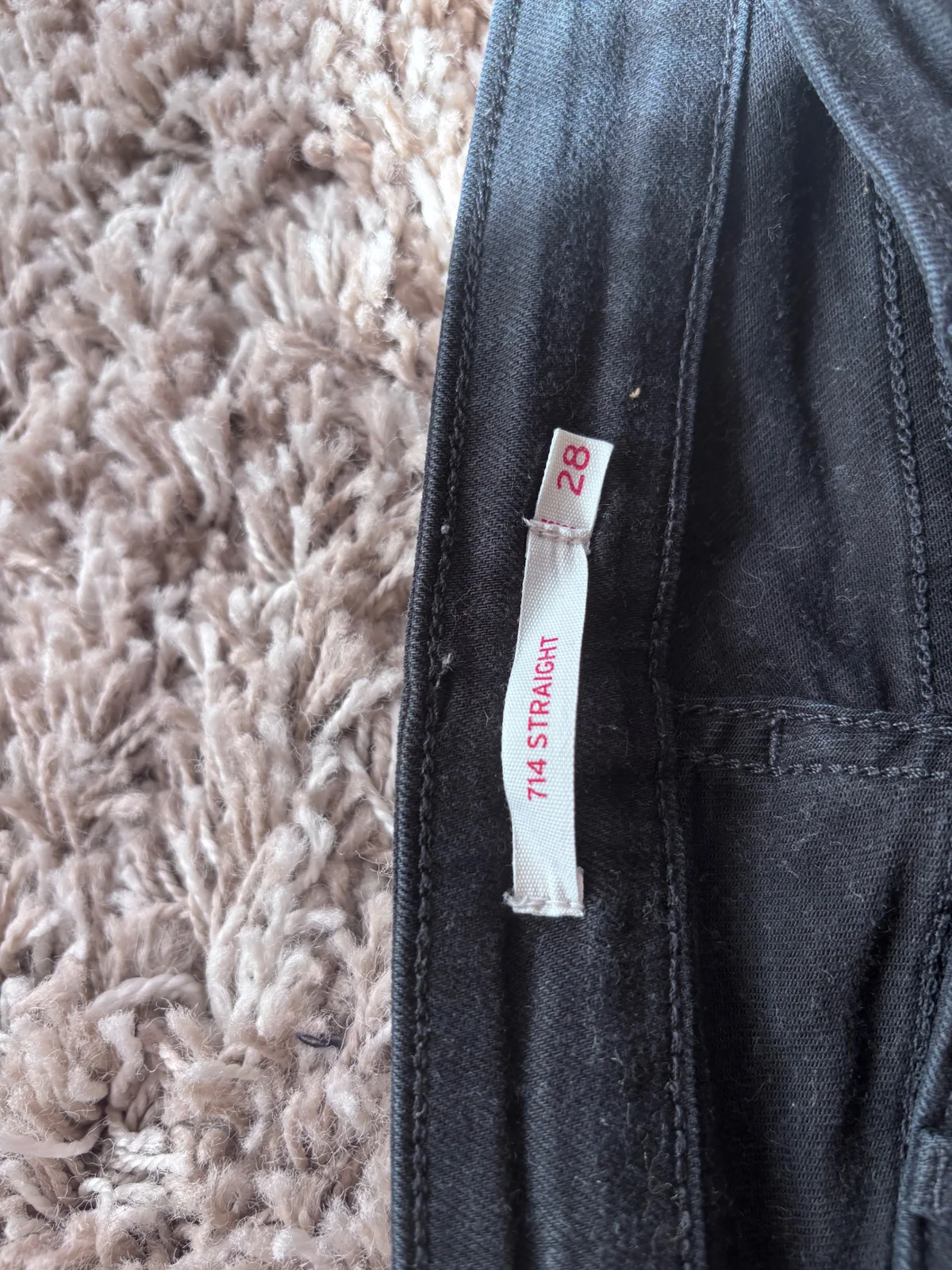 Levis crne pantalone