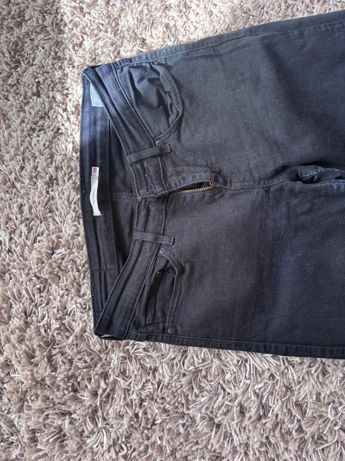 Levis crne pantalone