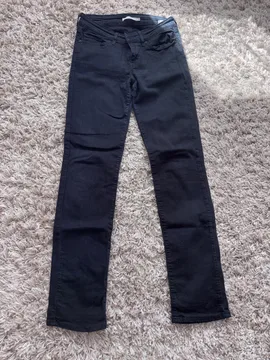 Levis crne pantalone