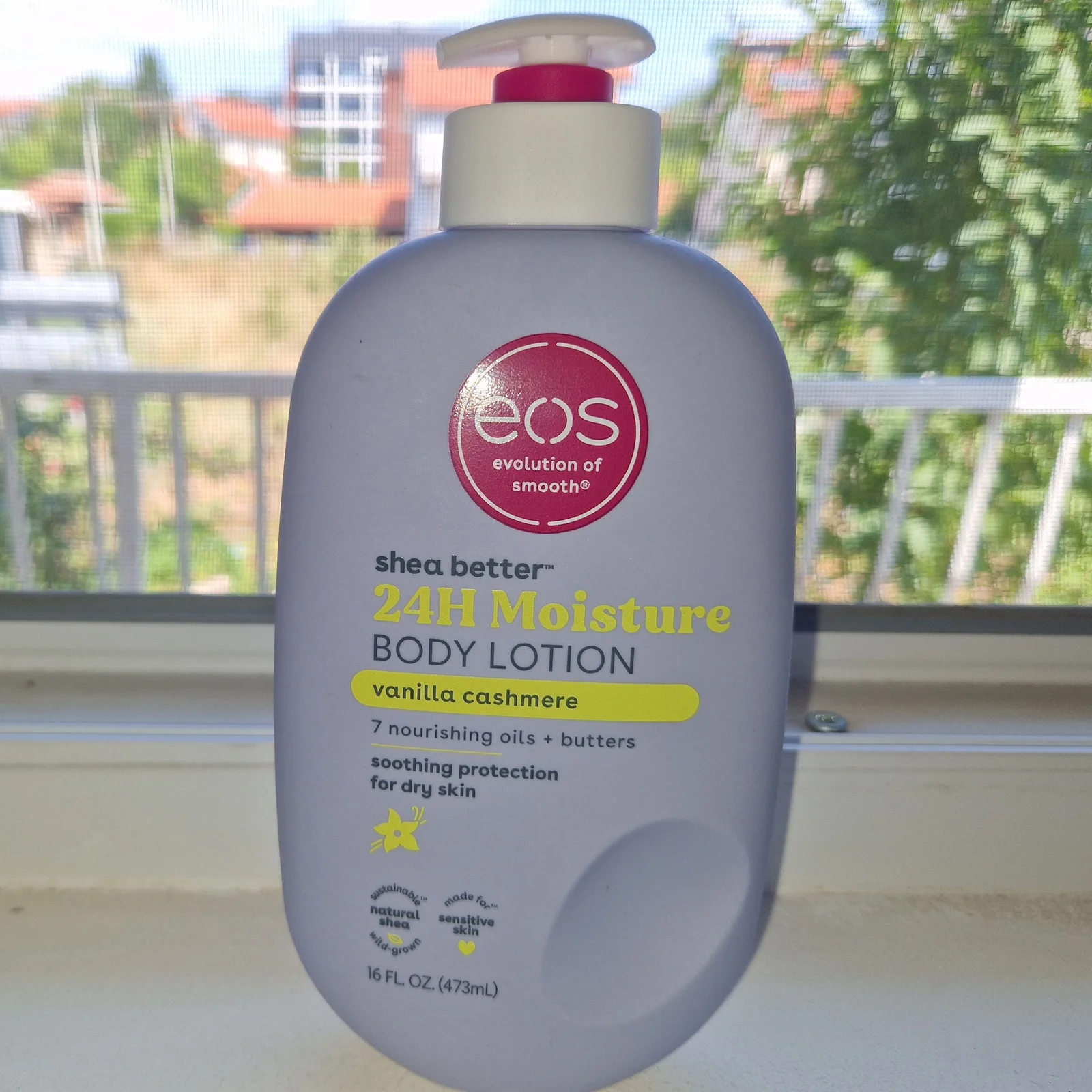 EOS Shea Better losion za telo Vanilla Cashmere (473ml)