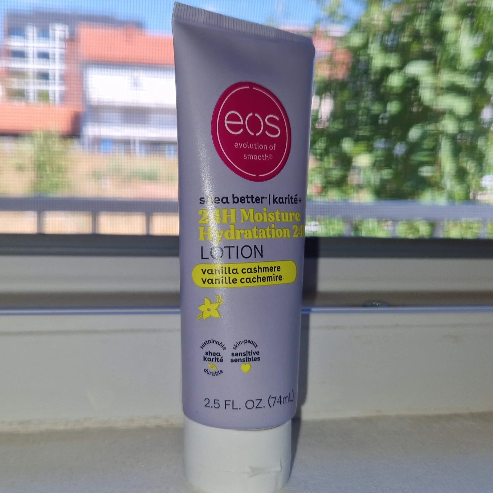 EOS Shea Better losion za telo Vanilla Cashmere (74ml)