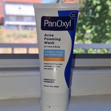 PanOxyl pena za pranje lica i tela protiv akni 10% (85g)
