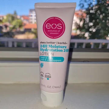 EOS Shea Better losion za telo Fresh & Cozy (74ml)
