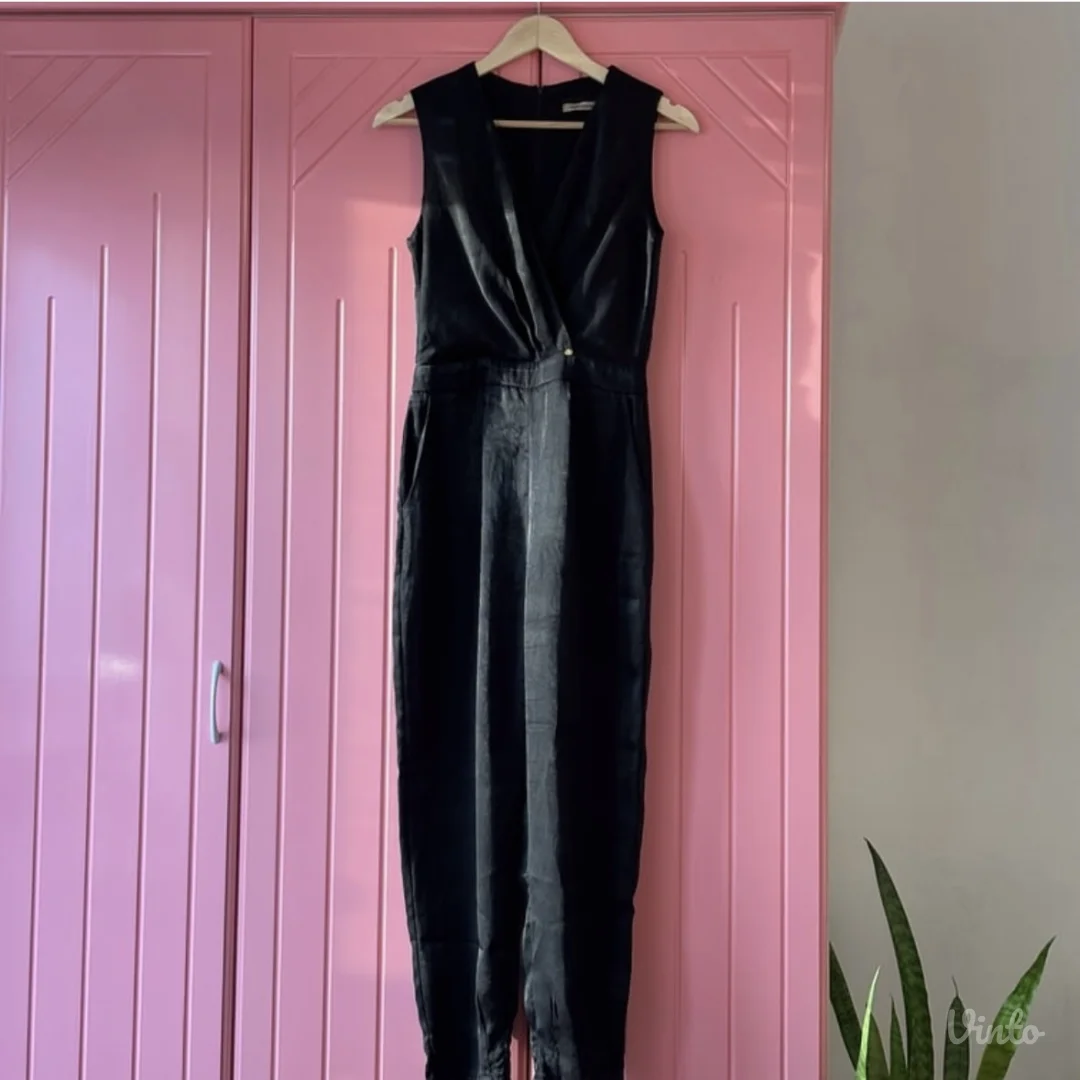 Crni svecani kombinezon