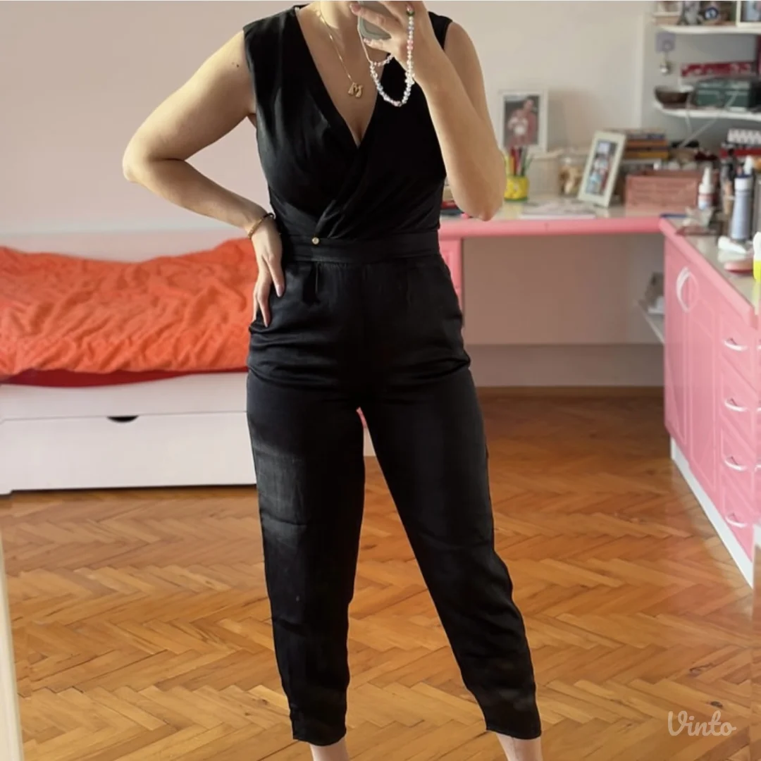 Crni svecani kombinezon