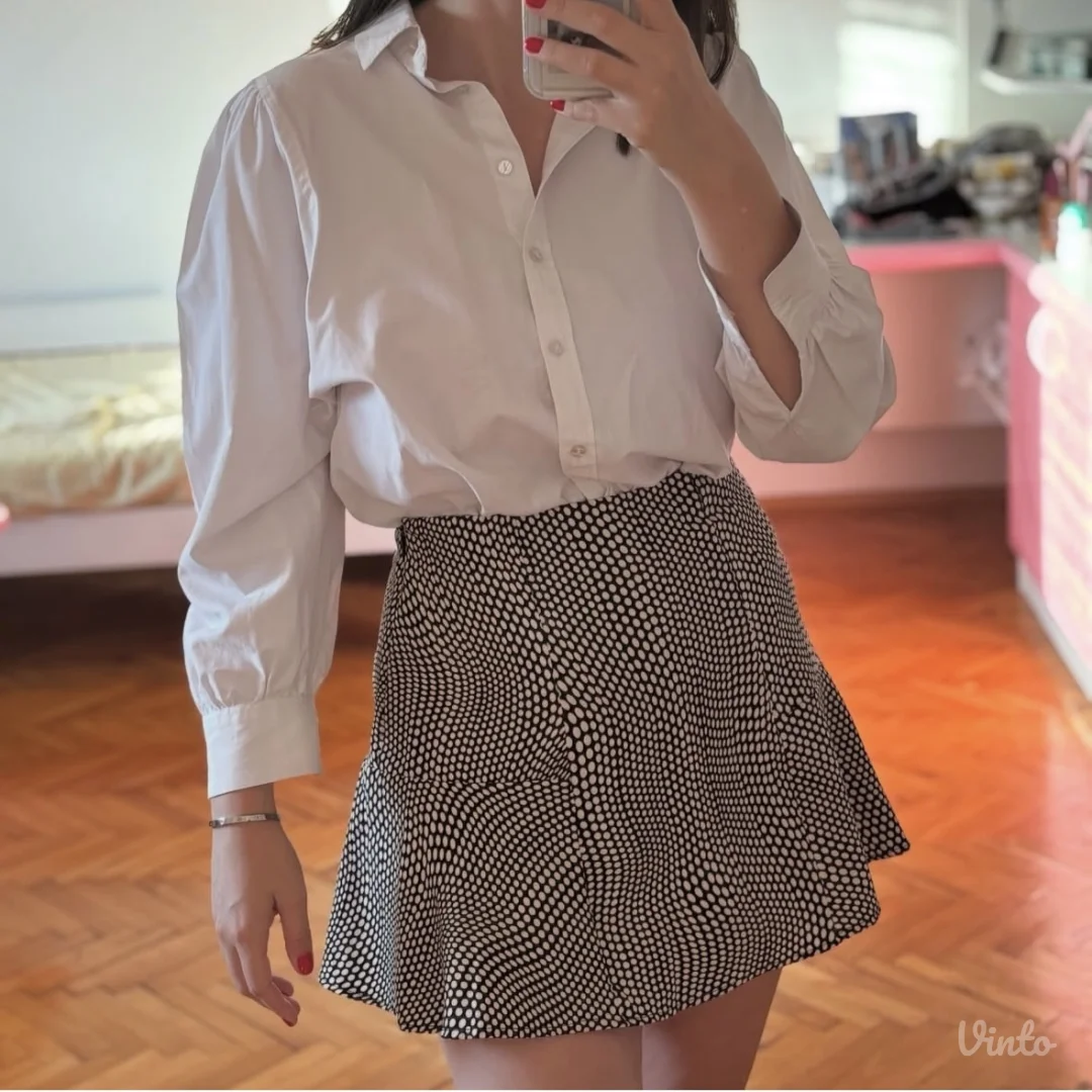 NOVO! Stradivarius mini suknja sorts tufne