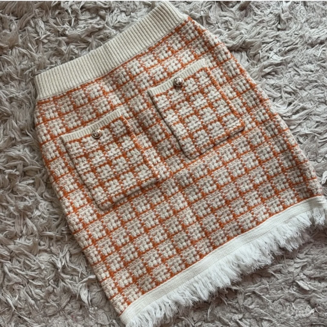 NOVO! Narandzasta zimska mini suknja