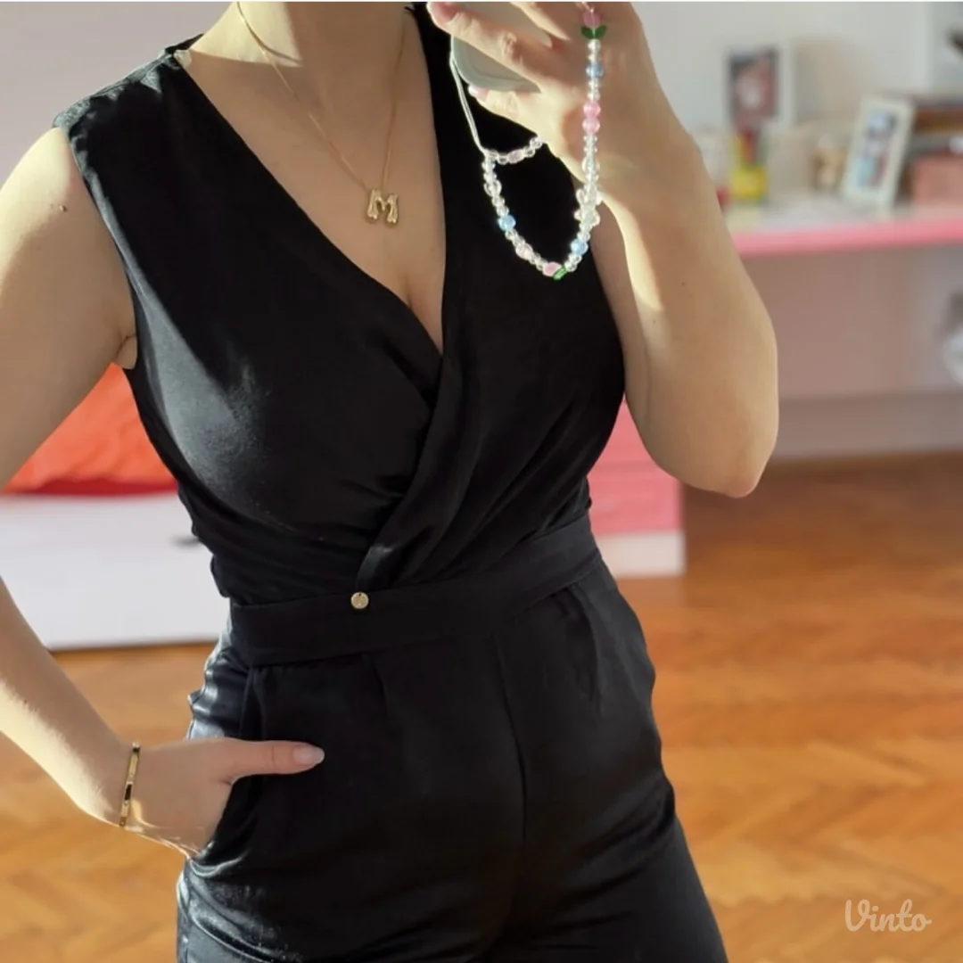 Crni svecani kombinezon