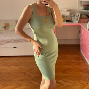 Pastelno zelena trikotažna haljina