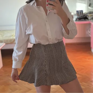 NOVO! Stradivarius mini suknja sorts tufne