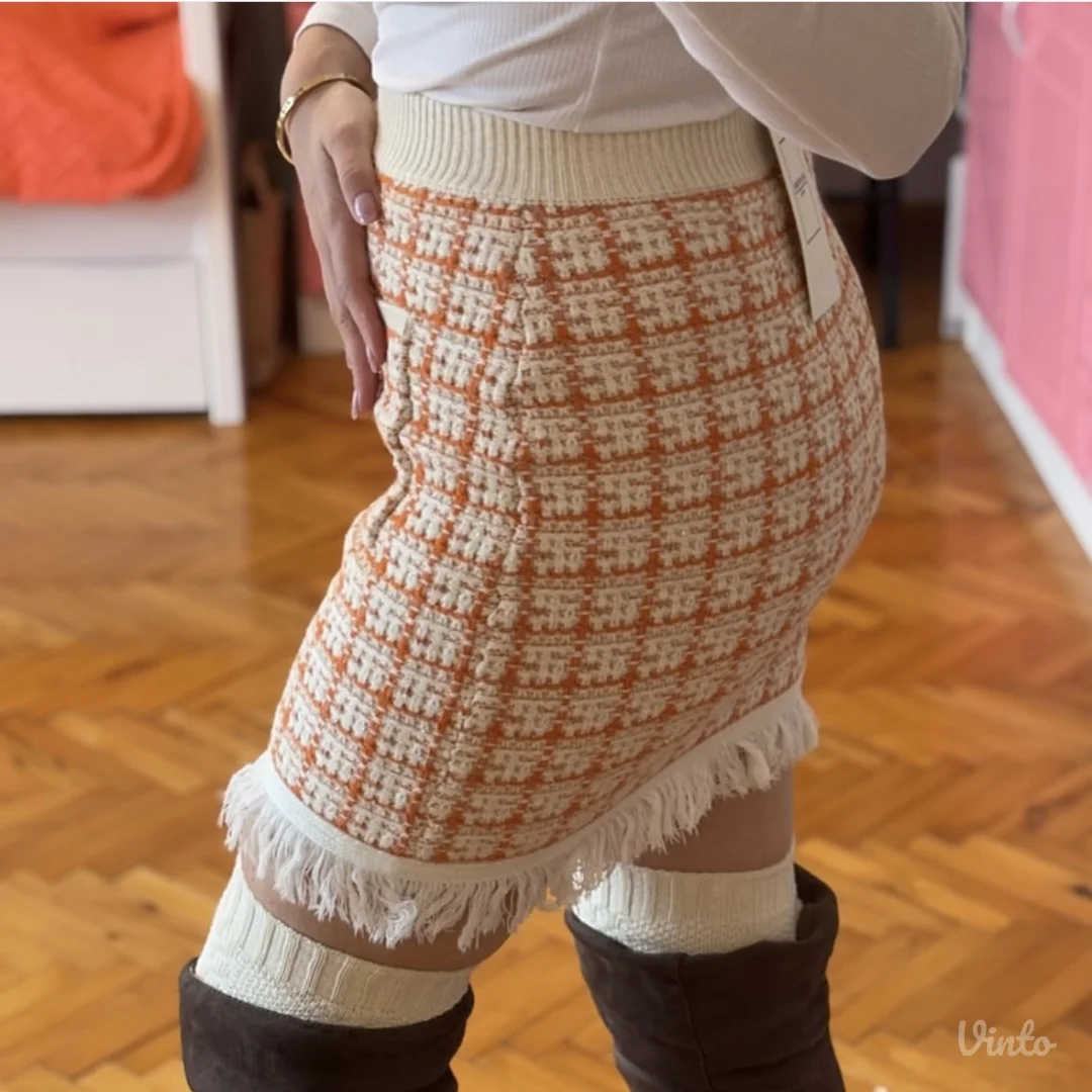 NOVO! Narandzasta zimska mini suknja