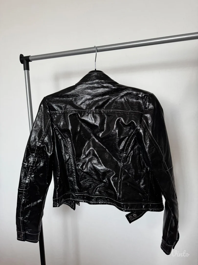 Misguided crop jaknica