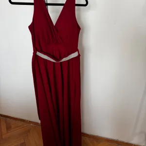 Elegentna duga haljina