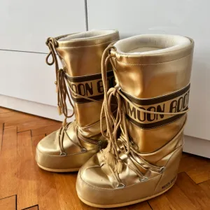 Moon boot