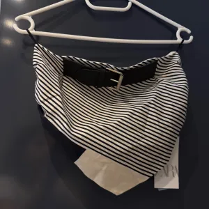 Zara top- NOVO sa etiketom