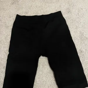 H&M biciklisticke helanke