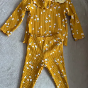 Cvetni komplet waikiki pantalone i bluzica **NOVO**