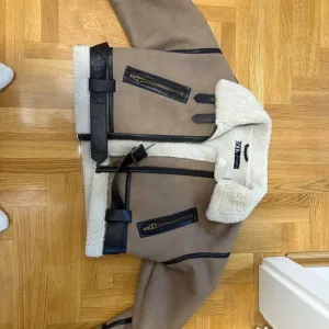 Zara jaknica NOVA kolekcija