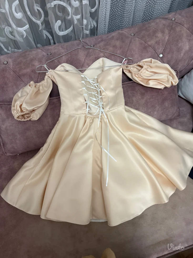 Krem svečana haljinica