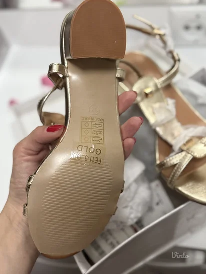 NOVO!!! Zlatne sandale