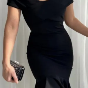 NOVO!! Elegantna crna haljina