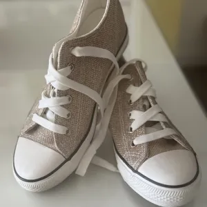 Šljokičave patike NOVO