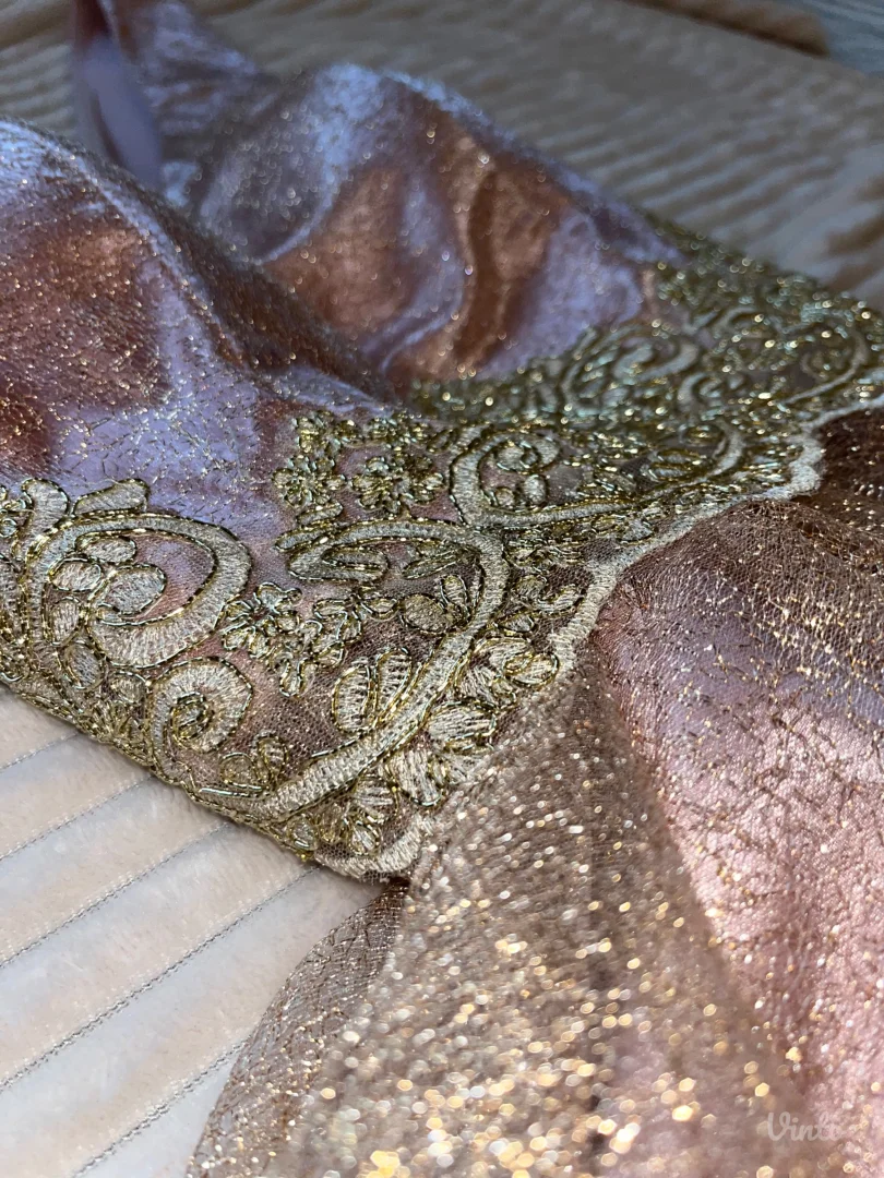 Roze-zlatna svečana haljina sa šljokicama (vel. 36)